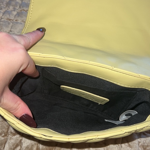 COPY - Yellow shoulder purse - Picture 3 of 3